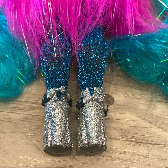 (1x) L.O.L Surpise OMG Winter Disco Doll Cosmic Queen Doll - Picture 12 of 16